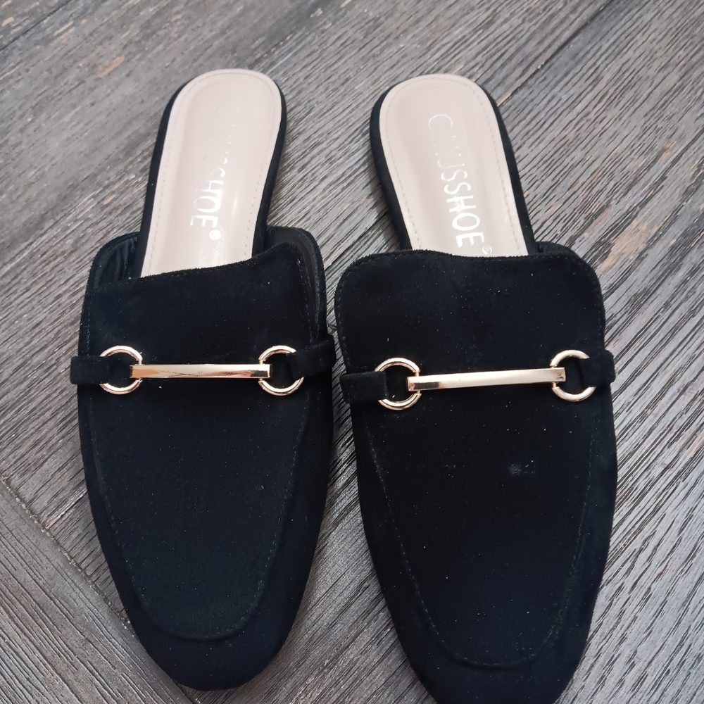 Womens Size 9.5, Mosshoe Black Slide Ons